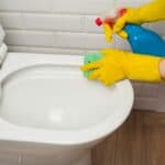 Come eliminare l’odore di urina dal bagno