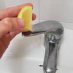 Come pulire i rubinetti di casa in modo che siano lucidi