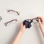 Il trucco casalingo per rendere i tuoi occhiali lucidi senza graffiarli