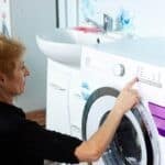 Il trucco delle mamme per pulire la lavatrice e farla durare anni