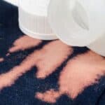 Trucchi casalinghi utilissimi per rimuovere le macchie di cloro sui vestiti