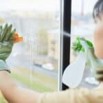 4 consigli per pulire correttamente i vetri delle finestre