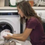Sbarazzati della puzza e delle incrostazioni di calcare in lavatrice con un efficace e semplice soluzione
