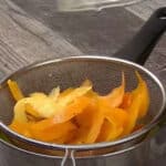 Non buttate via le bucce di arance e limoni. Saranno molto utili in cucina