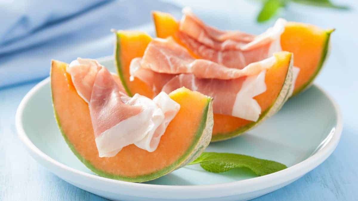 Mangiare prosciutto e melone insieme è sbagliato? Ecco cosa bisogna sapere