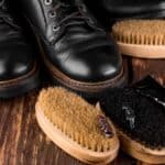 3 sistemi per pulire le macchie di lucido dalle scarpe