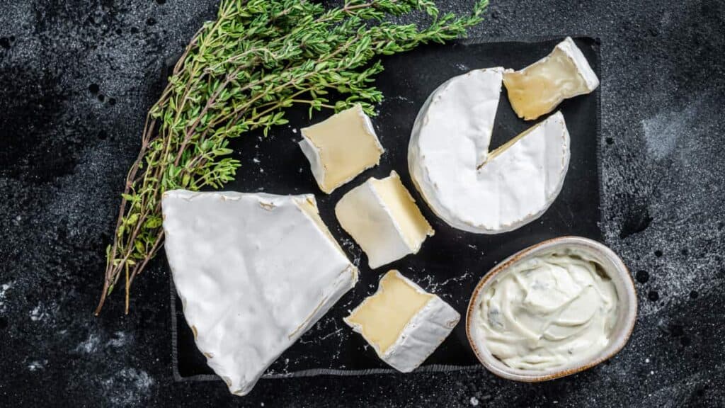 cheese platter camembert brie gorgonzola and bl 2021 12 09 02 46 17 utc 1