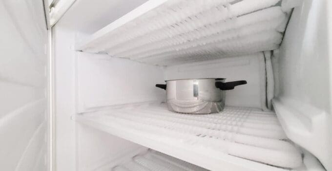 defrost the freezer and refrigerator housekeeping 2022 03 29 21 20 12 utc