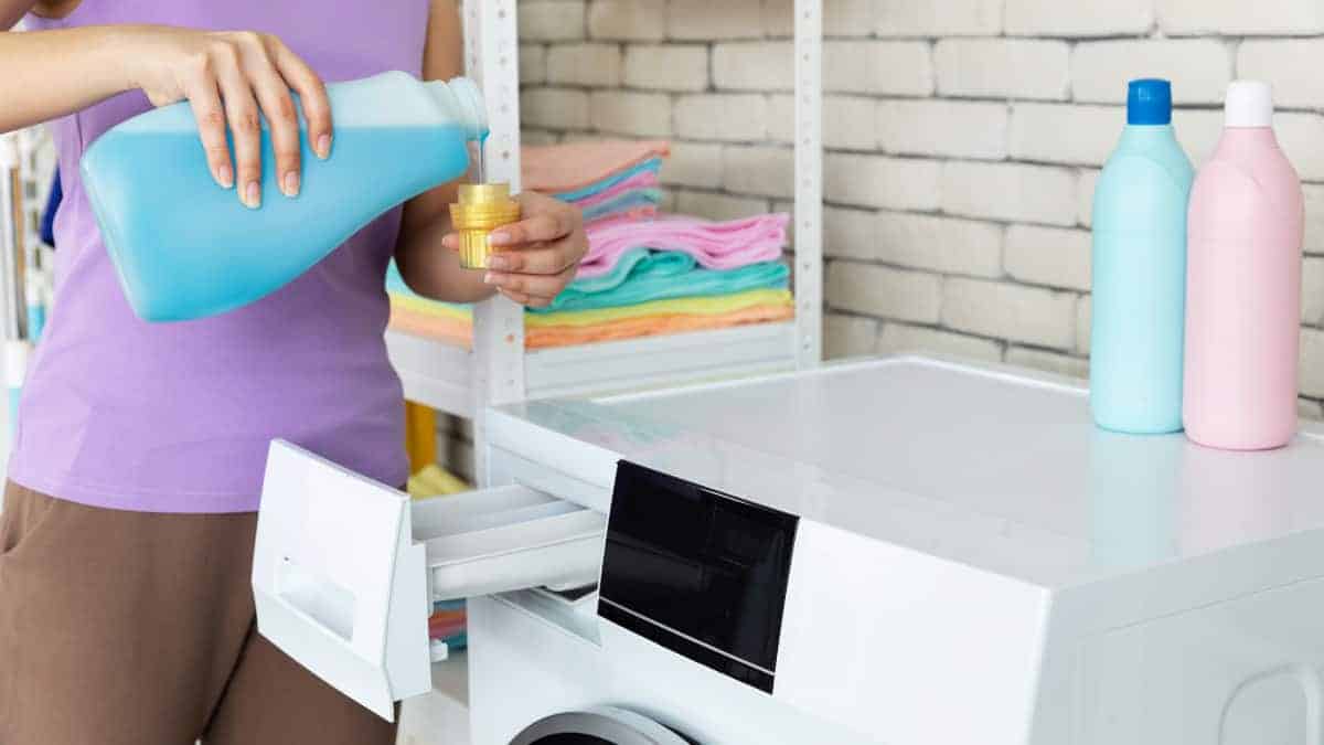 Cosa accade se si usa troppo detersivo in lavatrice?