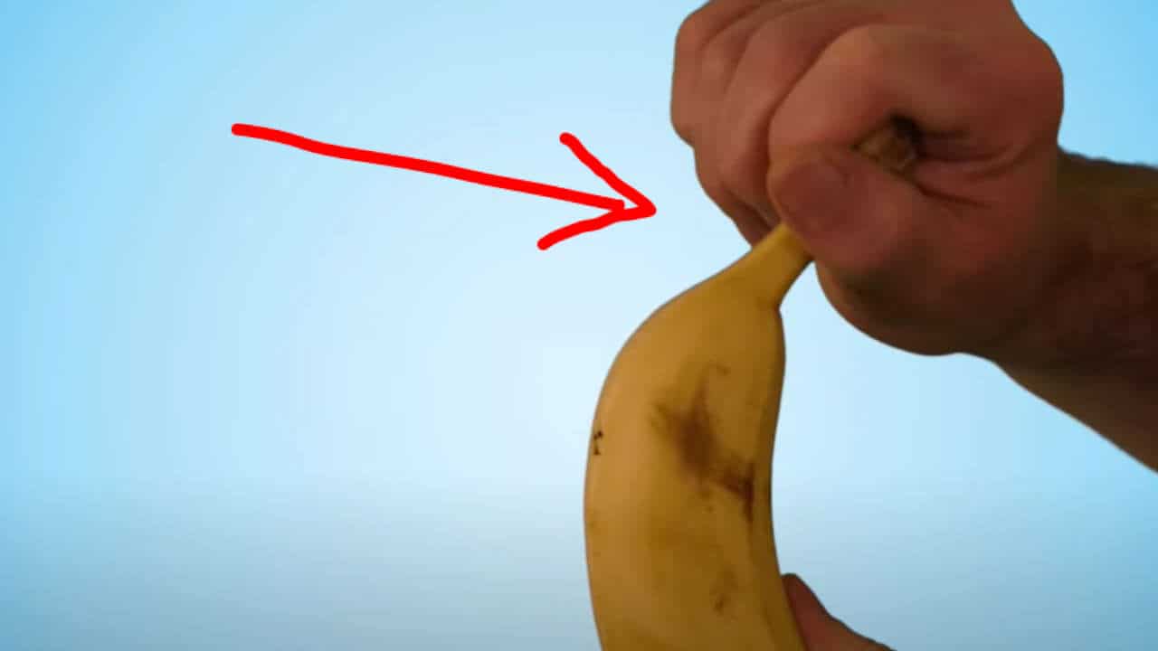 Sbucciamo le banane nel modo sbagliato?