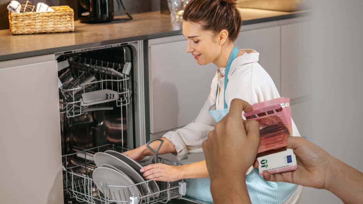 Quanto consuma la lavastoviglie se la tieni accesa per un’ora?