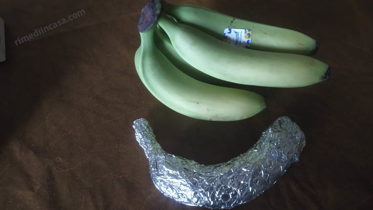 Sempre più persone stanno avvolgendo le banane nella carta stagnola, il motivo sorprendente