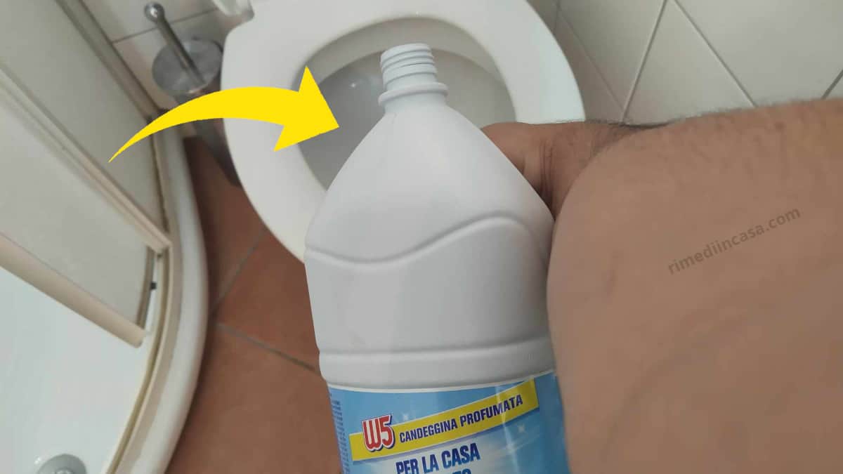 Eliminate le impurità del WC con un ingrediente ancora più efficace del bicarbonato.
