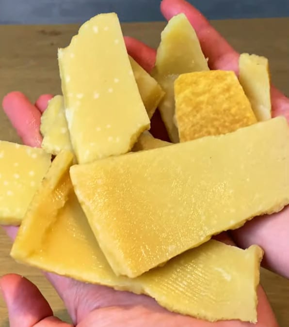 Riciclo delle croste di parmigiano: la ricetta innovativa delle chips! 