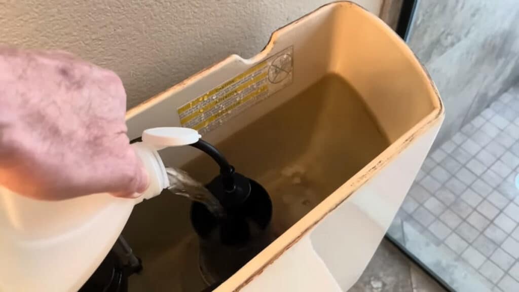 Come eliminare le fastidiose macchie nel WC con un rimedio casalingo