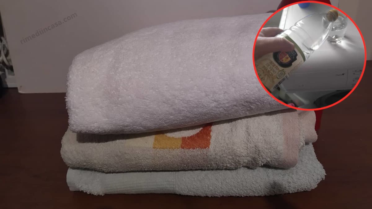 Come lavare gli asciugamani per mantenerli puliti e soffici