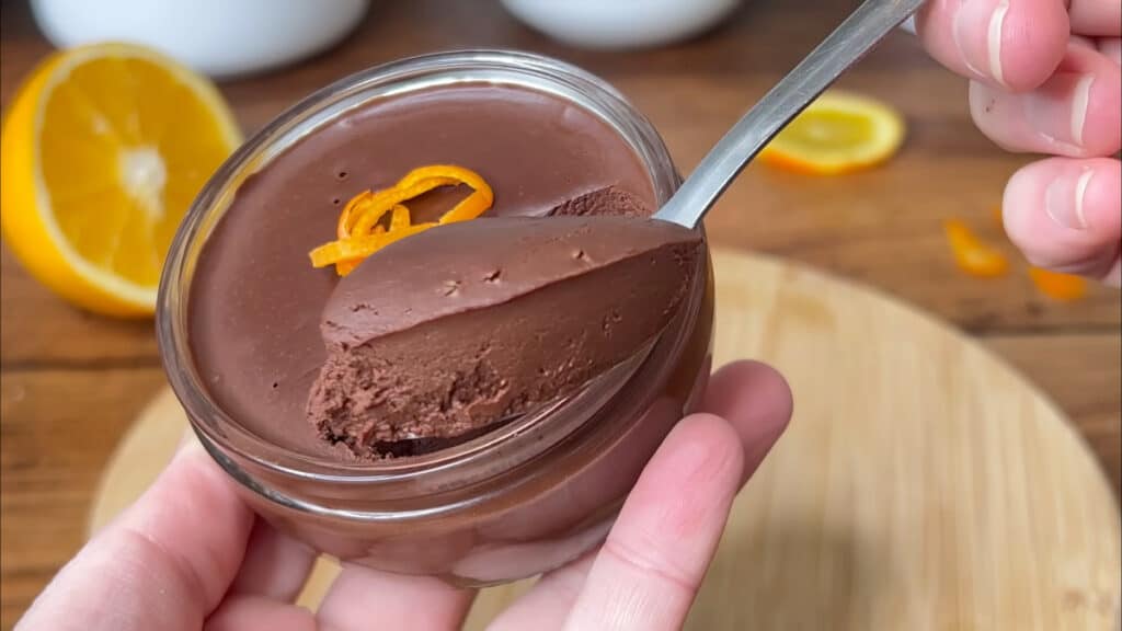 Il Dessert perfetto con solo 2 ingredienti: la Mousse al cioccolato fondente e arancia