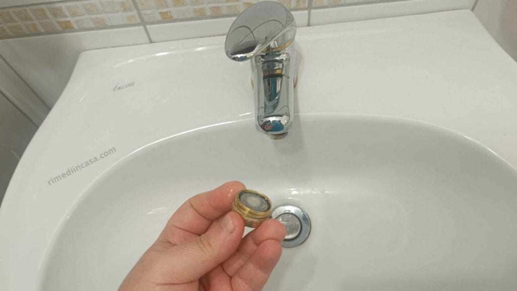 Scopri come pulire i filtri dei rubinetti con facilità