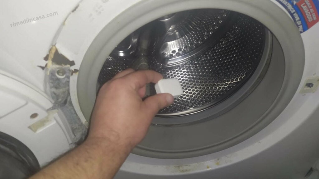 rimedi casalinghi per pulire il cestello della lavatrice