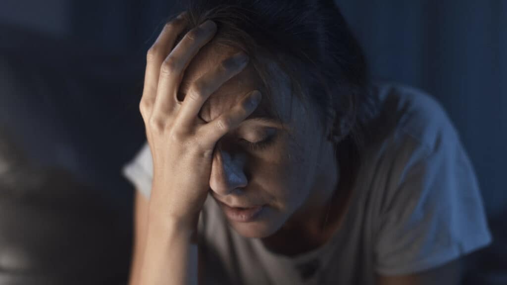 Apnea notturna: il pericolo dietro il russare e i suoi sintomi da non sottovalutare