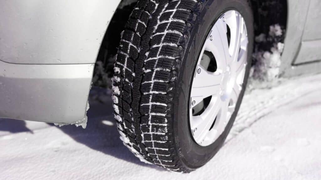 Consigli e differenze su come scegliere gli pneumatici invernali giusti