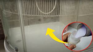 Come eliminare il calcare ostinato dal vetro della doccia