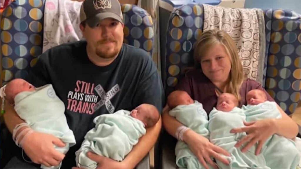 Volevano solo avere una femmina, ma è rimasta incinta di cinque gemelli