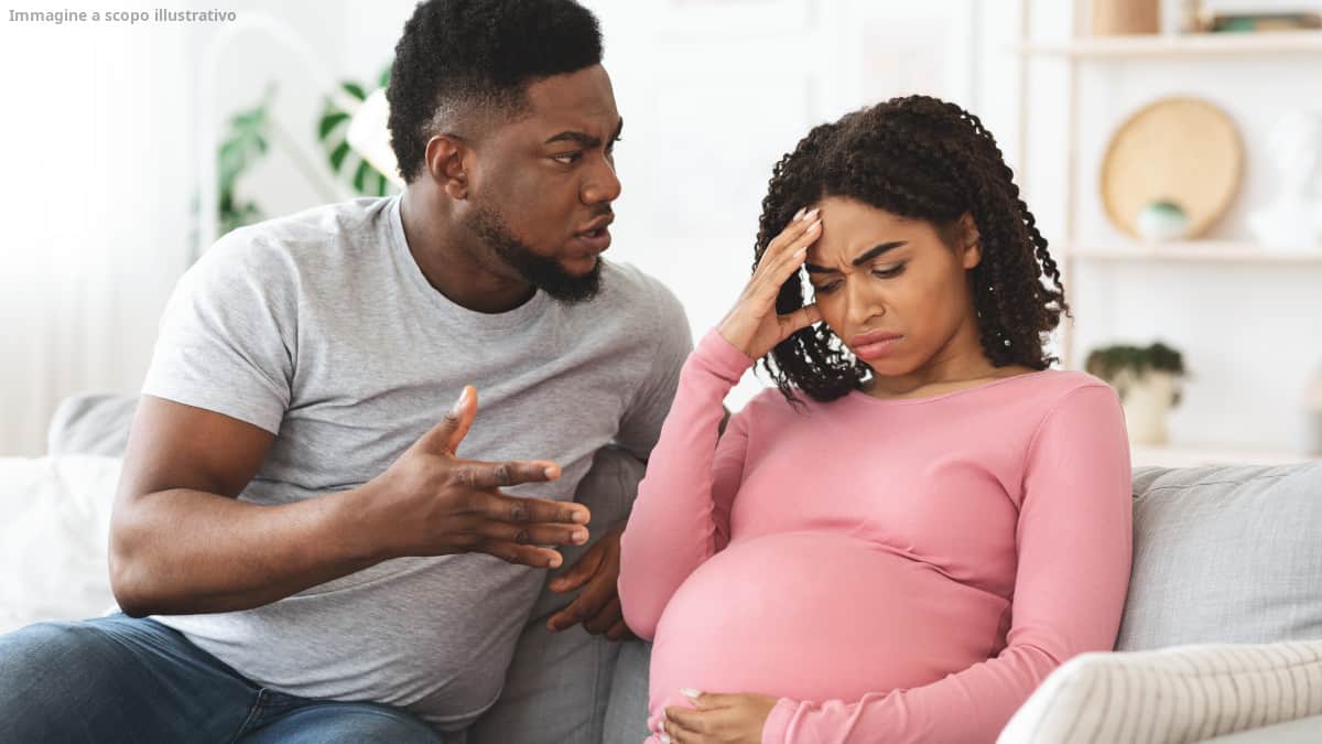 La moglie si rifiuta di fare le faccende di casa perché è incinta, ma il marito chiede se è sbagliato prendersela con lei