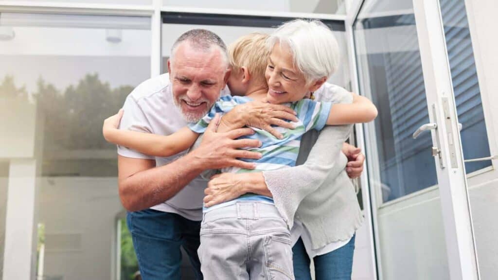 L'amore incondizionato dei nonni: lo studio sul 'Cervello della Nonna' e il suo impatto sui nipoti