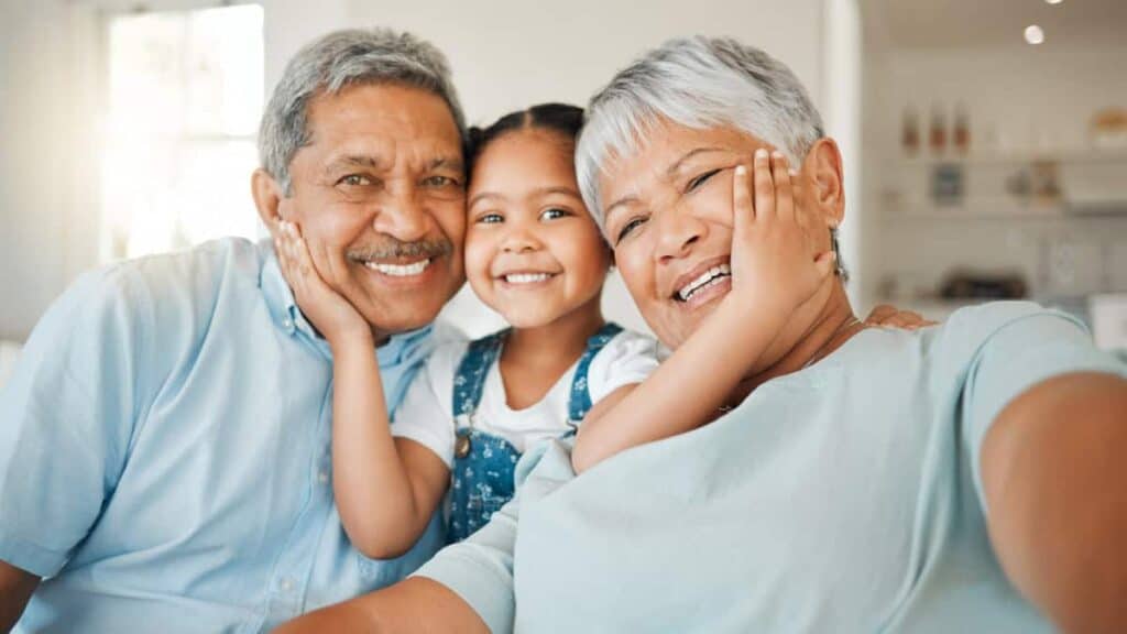 L'amore incondizionato dei nonni: lo studio sul 'Cervello della Nonna' e il suo impatto sui nipoti