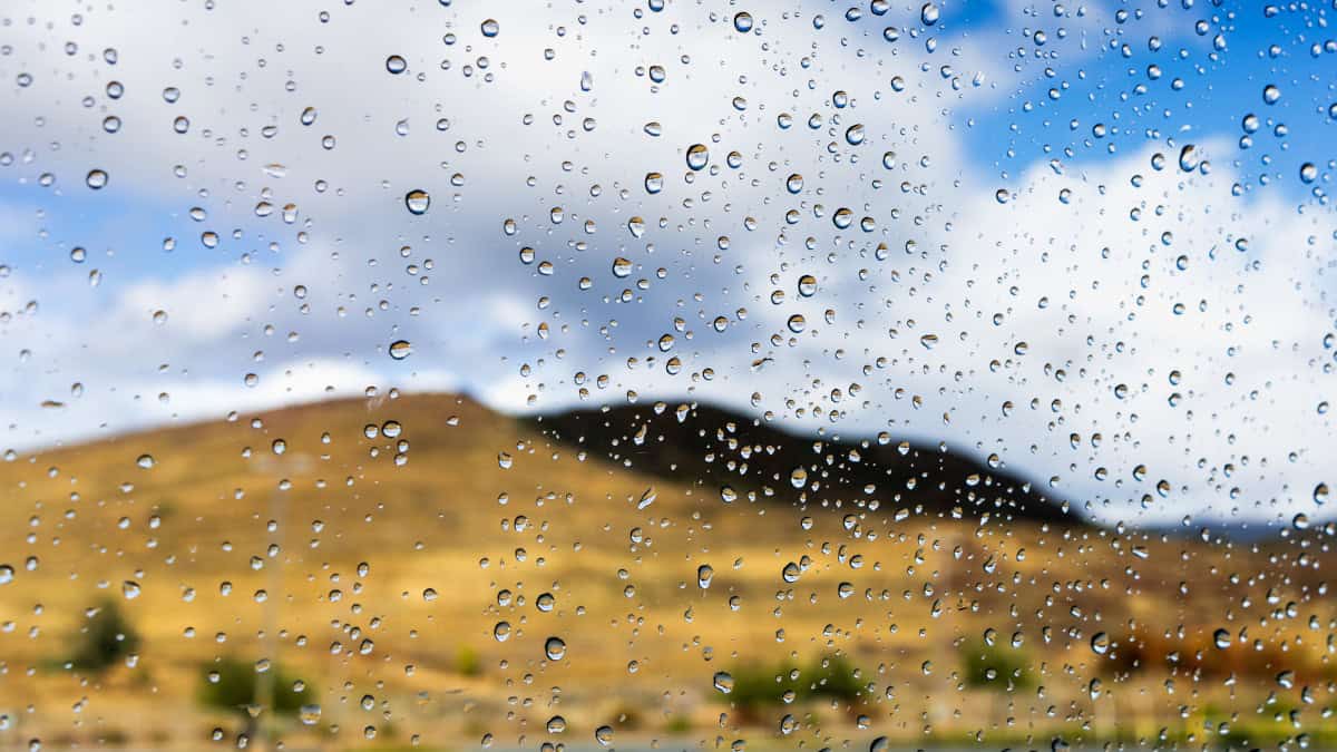 Che cosa è il cloud seeding e come opera: ecco come questa tecnologia sta trasformando le precipitazioni