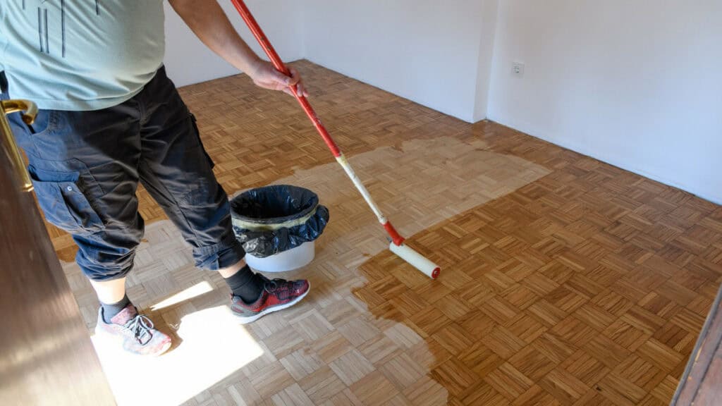 Come eliminare macchie e segni di usura dal parquet