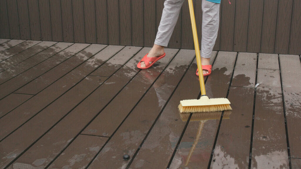 consigli e trucchi per pulire il terrazzo in modo efficace