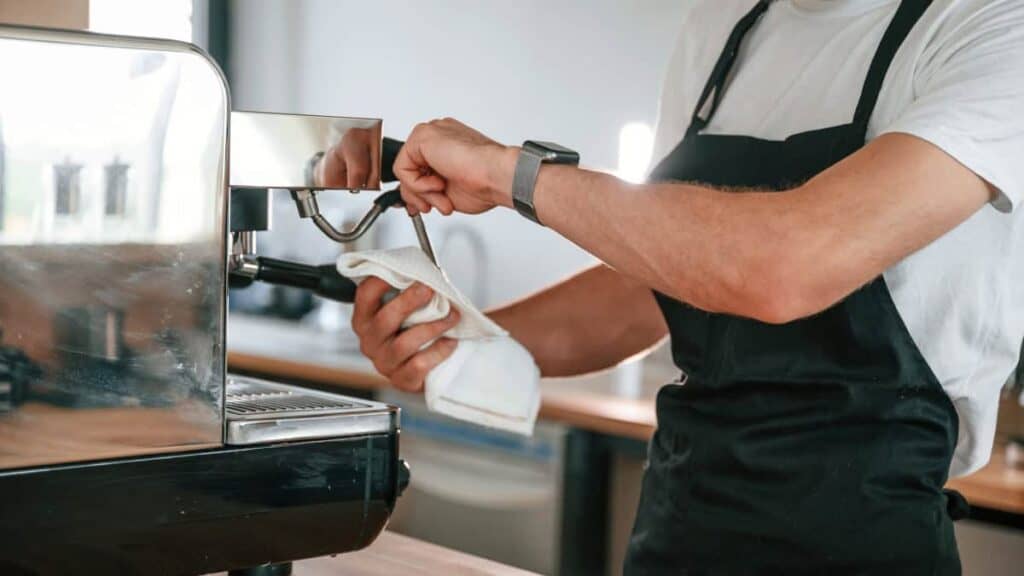 Consigli e trucchi per una manutenzione corretta della macchinetta del caffè