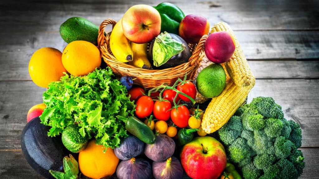 Cinque buoni motivi per mangiare frutta e verdura