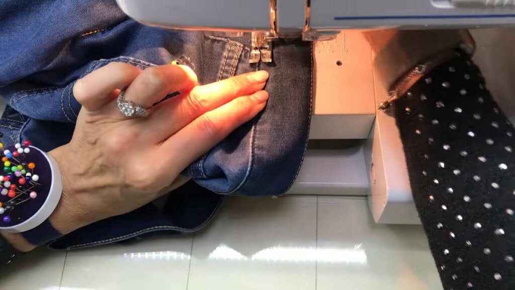 il trucco per allargare vecchi jeans